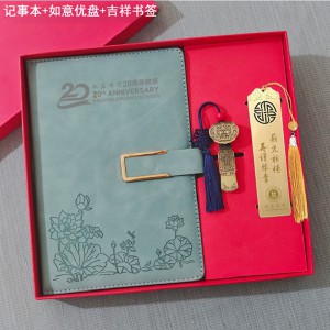 集训落幕，一尺一签寄长情—短期结营伴手礼里的心意与远方（约28字）